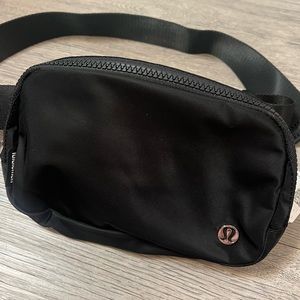 NWT Lululemon Everywhere Belt Bag in Black